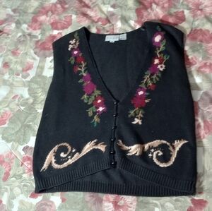 Russ Black V-Neck Sweater Vest with Floral Embroidery